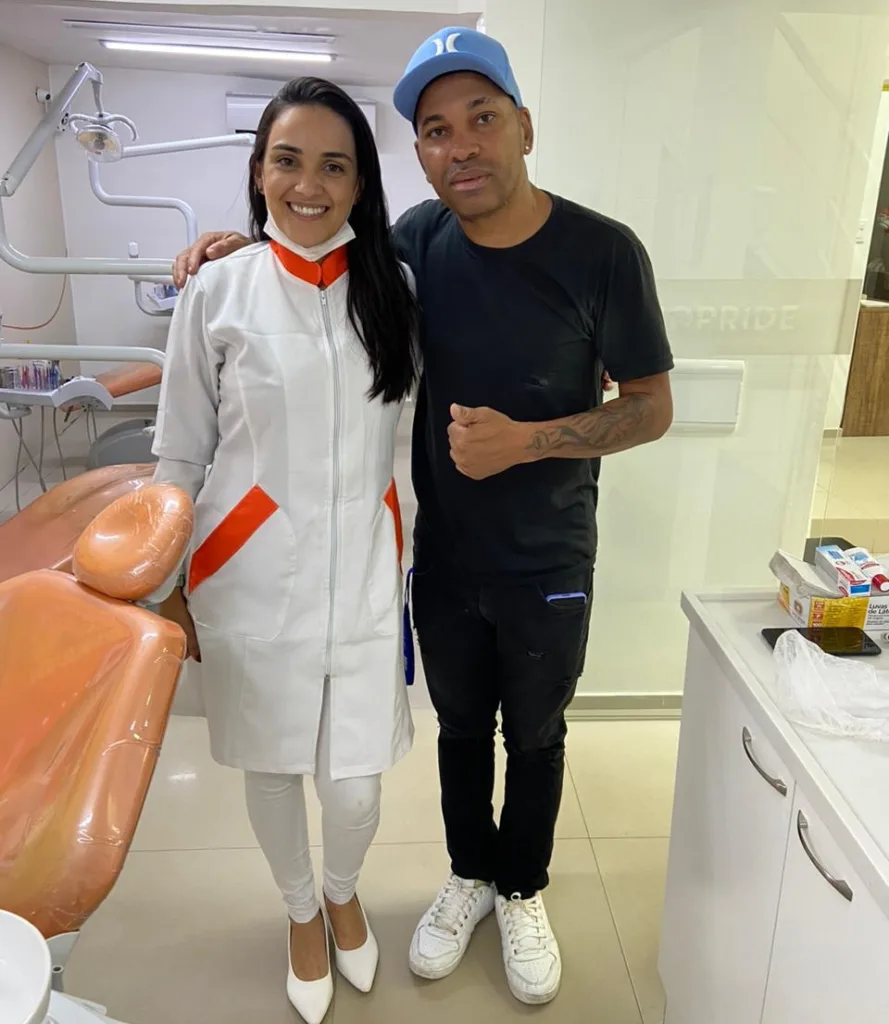 Dra. Ana Claudia | Cirurgiã-dentista DJ jonathan