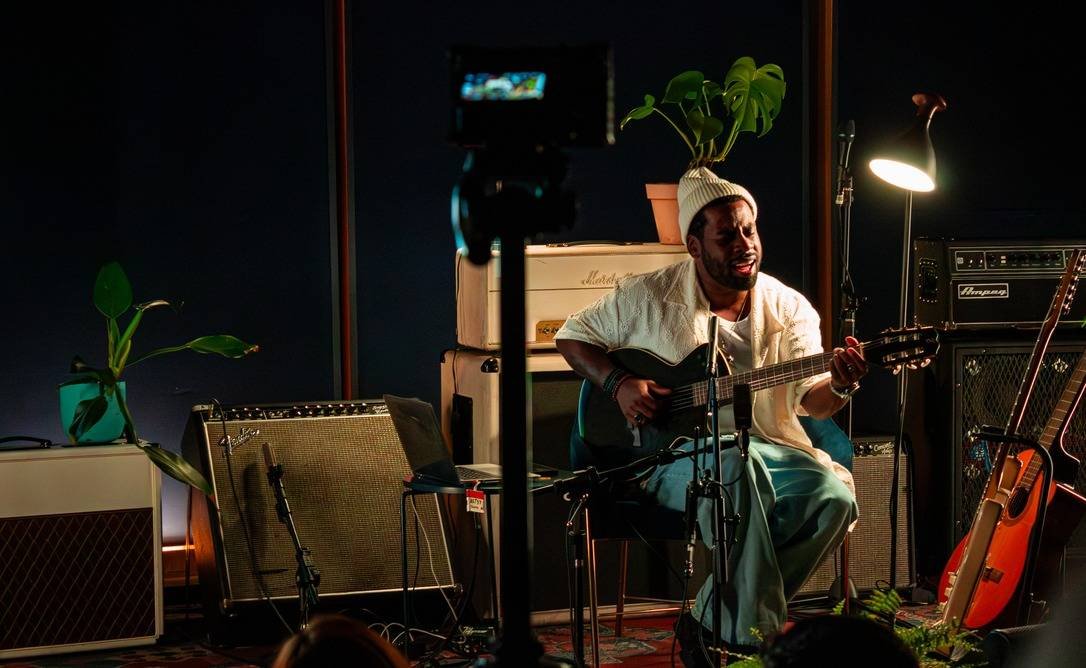 Binho Ribeiro apresenta repertório do álbum 'VIBRA' em show gratuito no Centro Cultural Vila Itororó nesta sexta-feira (11)
