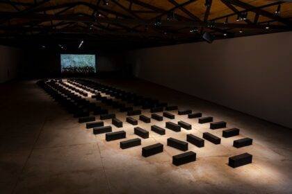 “O Barco” (2021), de Grada Kilomba. Vista de instalação no Instituto Inhotim.